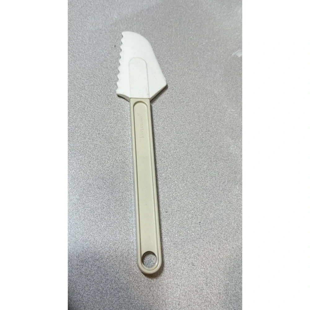 Tupperware Serrated Spreader‎ Spatula 10